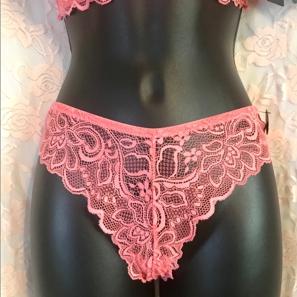 NWT Lace Bra And Panties Set- 34B - Picture 3 of 11